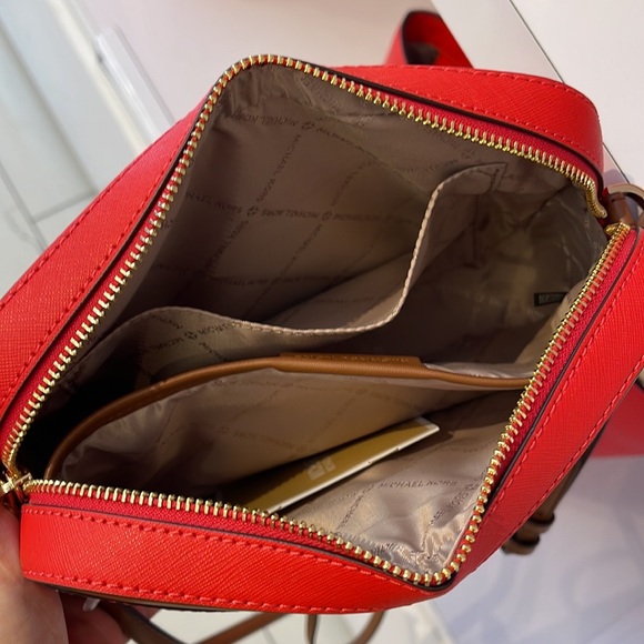 MICHAEL KORS 
Jet Set Item Large EW Zip Chain XBody Saffiano Leather Crossbody - Picture 10 of 16